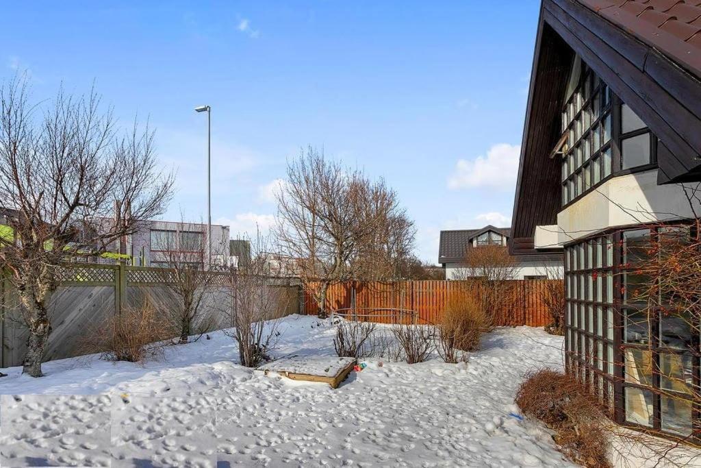 Icelandic Art Garden Villa W. Parking In Centre City Reykjavík Exteriör bild